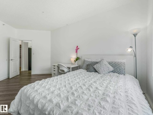Image quality insufficient for description - 305 10504 99 Avenue, Edmonton, AB - Indoor Photo Showing Bedroom