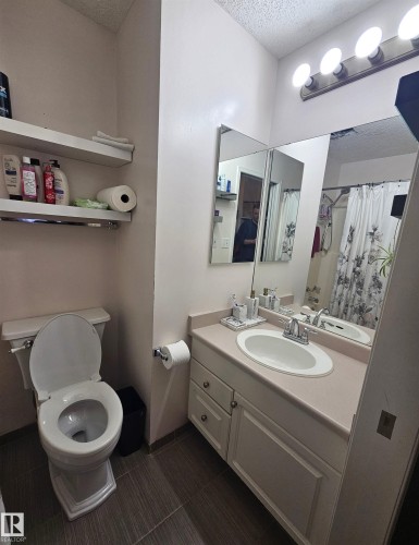 28 3645 145 Avenue, Edmonton, AB - Indoor Photo Showing Bathroom