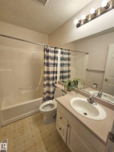 28 3645 145 Avenue, Edmonton, AB - Indoor Photo Showing Bathroom