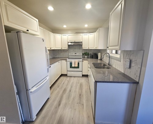 28 3645 145 Avenue, Edmonton, AB - Indoor Photo Showing Kitchen With Double Sink