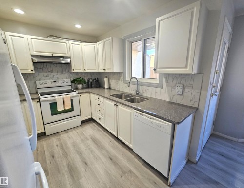 28 3645 145 Avenue, Edmonton, AB - Indoor Photo Showing Kitchen With Double Sink