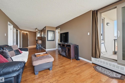 1001 10149 Saskatchewan Drive, Edmonton, AB - Indoor Photo Showing Living Room