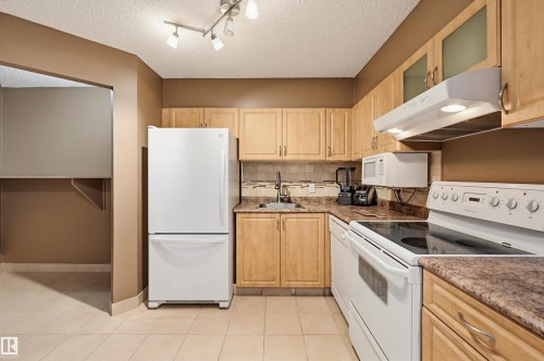 1001 10149 Saskatchewan Drive, Edmonton, AB - Indoor Photo Showing Kitchen