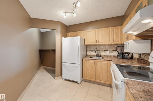 1001 10149 Saskatchewan Drive, Edmonton, AB - Indoor Photo Showing Kitchen