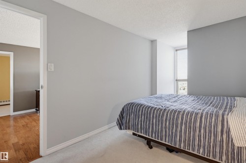 1001 10149 Saskatchewan Drive, Edmonton, AB - Indoor Photo Showing Bedroom