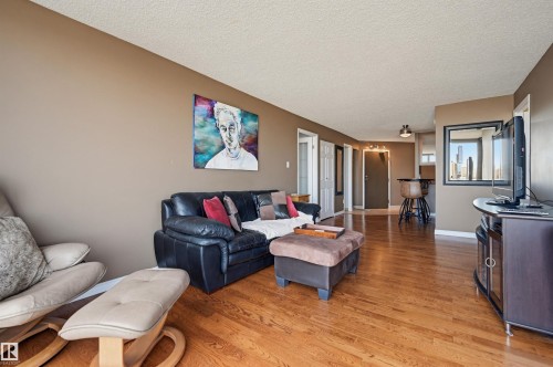 1001 10149 Saskatchewan Drive, Edmonton, AB - Indoor Photo Showing Living Room