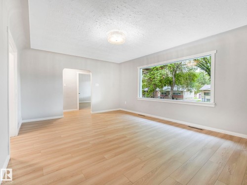 11908 52 Street, Edmonton, AB - Indoor