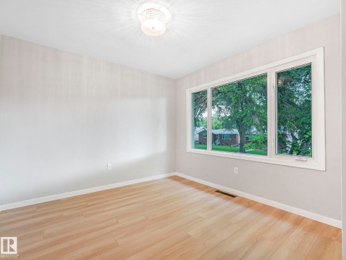11908 52 Street, Edmonton, AB - Indoor Photo Showing Other Room