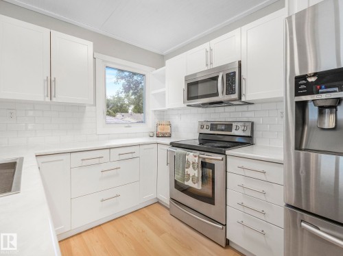 11908 52 Street, Edmonton, AB - Indoor Photo Showing Kitchen With Stainless Steel Kitchen With Upgraded Kitchen