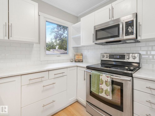 11908 52 Street, Edmonton, AB - Indoor Photo Showing Kitchen With Upgraded Kitchen