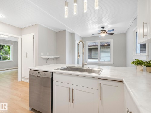 11908 52 Street, Edmonton, AB - Indoor Photo Showing Kitchen