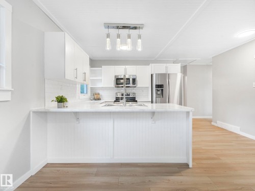 11908 52 Street, Edmonton, AB - Indoor Photo Showing Kitchen With Upgraded Kitchen
