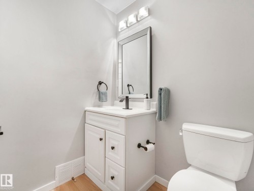 11908 52 Street, Edmonton, AB - Indoor Photo Showing Bathroom