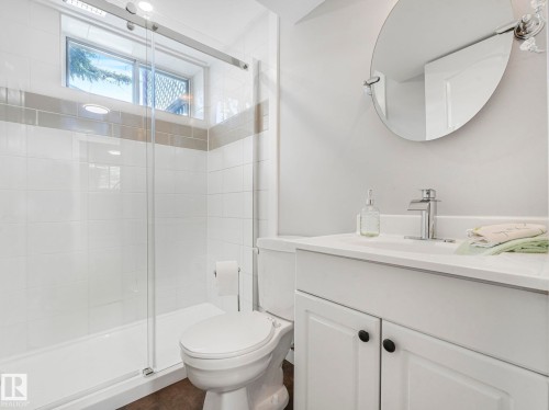 11908 52 Street, Edmonton, AB - Indoor Photo Showing Bathroom