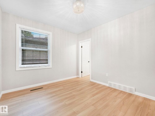 11908 52 Street, Edmonton, AB - Indoor Photo Showing Other Room