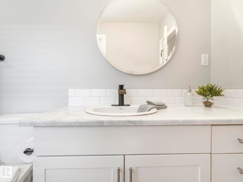 11908 52 Street, Edmonton, AB - Indoor Photo Showing Bathroom