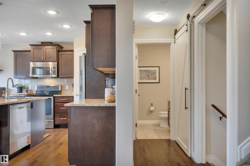 3911 Gallinger Loop, Edmonton, AB - Indoor Photo Showing Kitchen With Upgraded Kitchen
