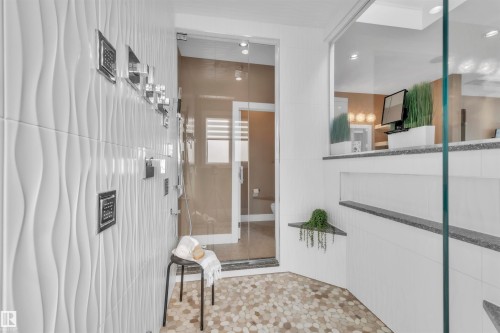 4727 Woolsey Common, Edmonton, AB - Indoor Photo Showing Bathroom