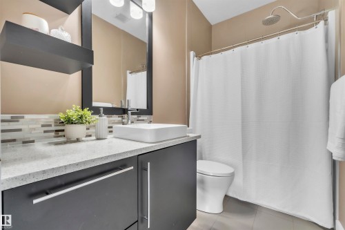 4727 Woolsey Common, Edmonton, AB - Indoor Photo Showing Bathroom