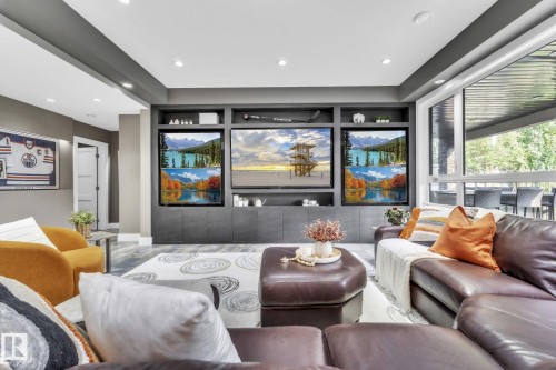 4727 Woolsey Common, Edmonton, AB - Indoor Photo Showing Living Room