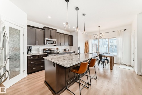 1 Governor Place, Spruce Grove, AB - Indoor Photo Showing Kitchen With Upgraded Kitchen