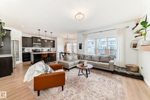 1 Governor Place, Spruce Grove, AB - Indoor Photo Showing Living Room