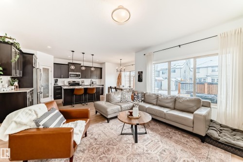 1 Governor Place, Spruce Grove, AB - Indoor Photo Showing Living Room