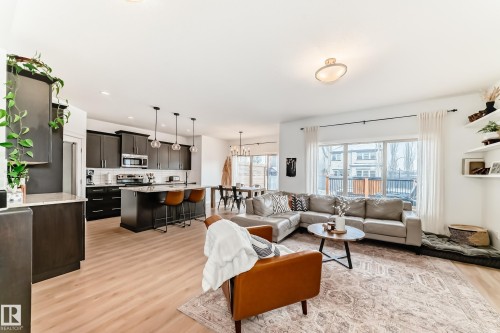 1 Governor Place, Spruce Grove, AB - Indoor Photo Showing Living Room