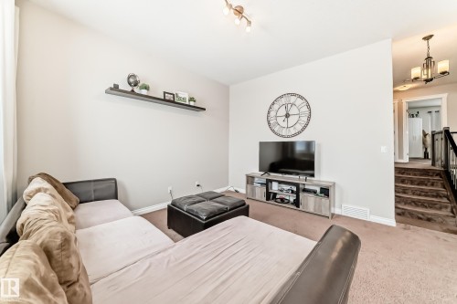 1 Governor Place, Spruce Grove, AB - Indoor Photo Showing Living Room