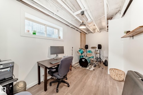 1 Governor Place, Spruce Grove, AB - Indoor Photo Showing Office