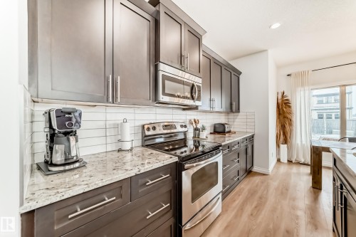 1 Governor Place, Spruce Grove, AB - Indoor Photo Showing Kitchen With Stainless Steel Kitchen With Upgraded Kitchen