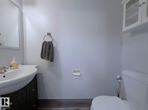 61 Mcleod Place, Edmonton, AB - Indoor Photo Showing Bathroom