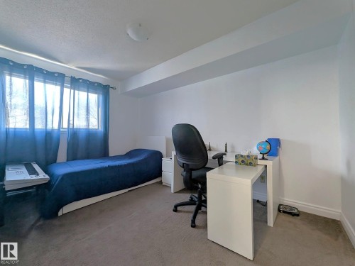 61 Mcleod Place, Edmonton, AB - Indoor Photo Showing Other Room
