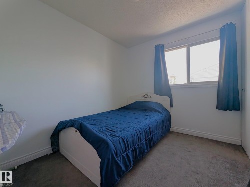 61 Mcleod Place, Edmonton, AB - Indoor Photo Showing Bedroom