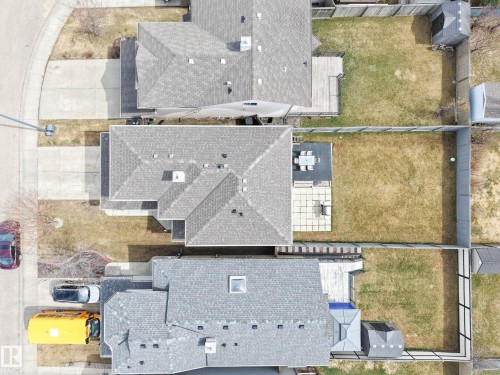 Expansive backyard featuring a large grass area, a paved patio, and a dedicated outdoor dining space - 7723 7A Avenue, Edmonton, AB - Outdoor