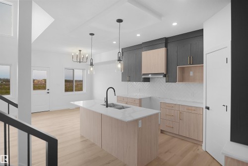 117 Peirwyck Loop, Spruce Grove, AB - Indoor Photo Showing Kitchen With Upgraded Kitchen