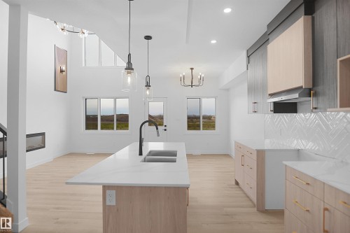 117 Peirwyck Loop, Spruce Grove, AB - Indoor Photo Showing Kitchen With Double Sink With Upgraded Kitchen