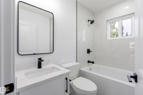 11844 St Albert Trail, Edmonton, AB - Indoor Photo Showing Bathroom