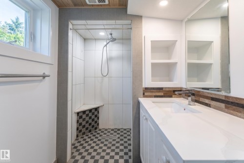11844 St Albert Trail, Edmonton, AB - Indoor Photo Showing Bathroom