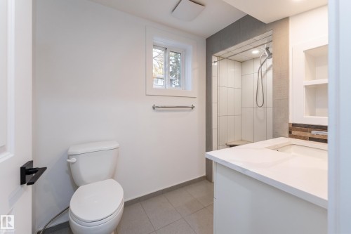 11844 St Albert Trail, Edmonton, AB - Indoor Photo Showing Bathroom