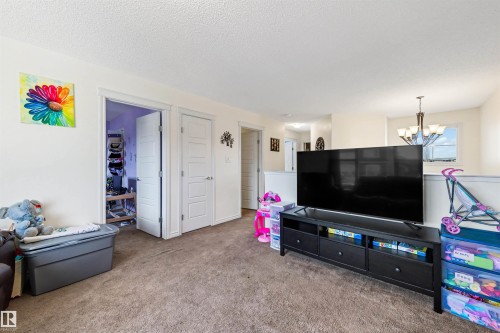 Carpeted room featuring light-toned walls, white trim, and a white ceiling - 6115 18 Avenue, Edmonton, AB - Indoor
