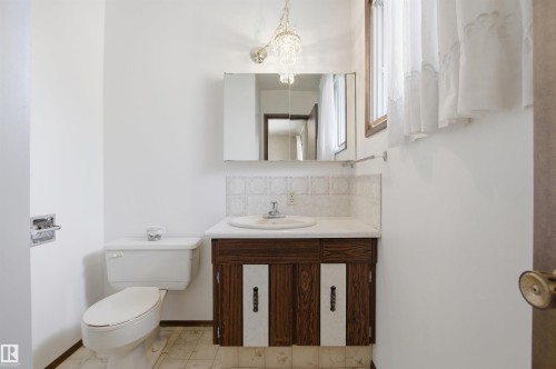13222 116 Street, Edmonton, AB - Indoor Photo Showing Bathroom