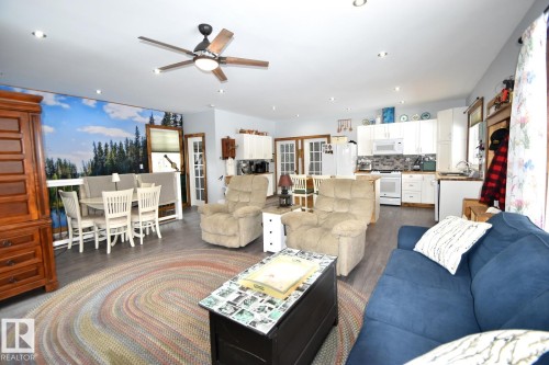 309 Debbie Dr (Skeleton Lake), Rural Athabasca County, AB - Indoor Photo Showing Living Room