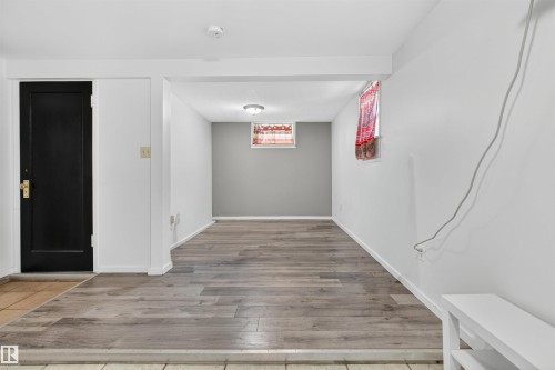 10522 79 Avenue, Edmonton, AB - Indoor