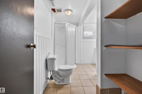 10522 79 Avenue, Edmonton, AB - Indoor Photo Showing Bathroom