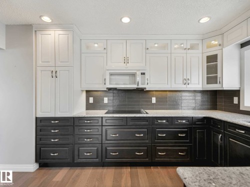 6303 92B Avenue, Edmonton, AB - Indoor Photo Showing Kitchen