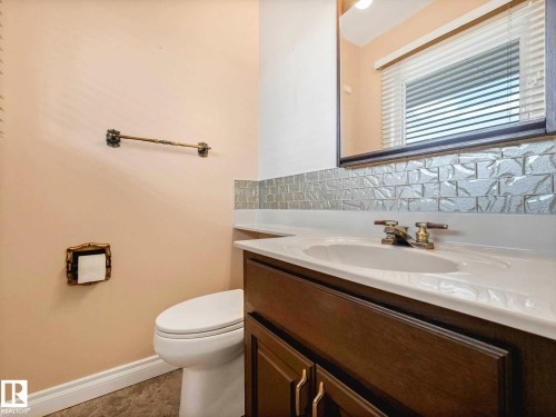 6303 92B Avenue, Edmonton, AB - Indoor Photo Showing Bathroom