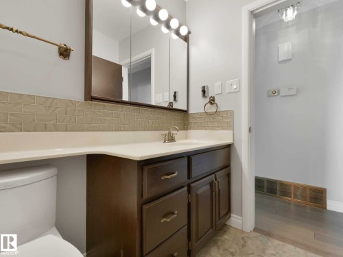 6303 92B Avenue, Edmonton, AB - Indoor Photo Showing Bathroom