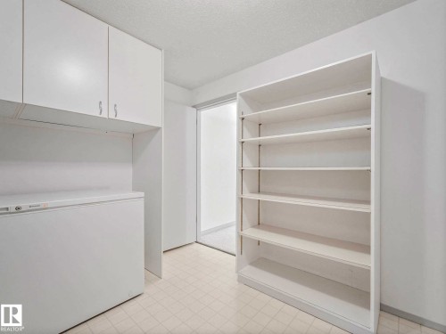 6303 92B Avenue, Edmonton, AB - Indoor