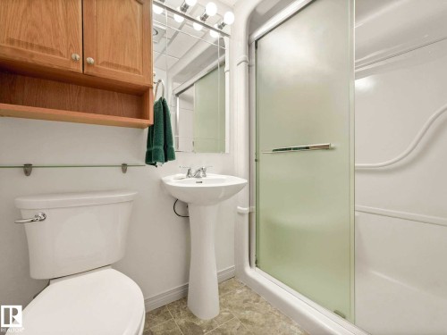 6303 92B Avenue, Edmonton, AB - Indoor Photo Showing Bathroom